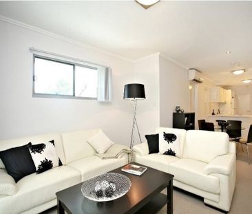 4/51 Lambert Road, INDOOROOPILLY - Photo 2