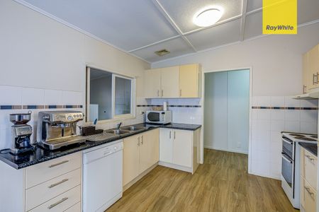 33 Donegal Street, Kuraby QLD 4112 - House For Rent | Domain - Photo 3