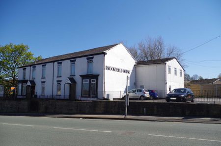 Wigan Road, Bolton - Photo 2