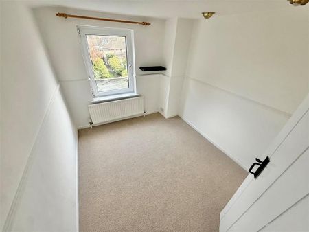 3 bedroom terraced house to rent - Photo 2