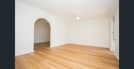 Spacious family home in Greenwood - Photo 3