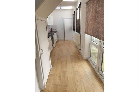 3 bedroom apartment to rent - Photo 3