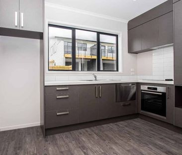 Townhouse in Whitiora - Photo 2