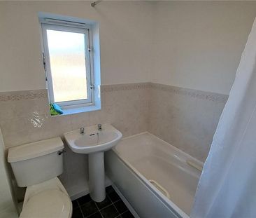 2 bedroom semi-detached house to rent - Photo 3