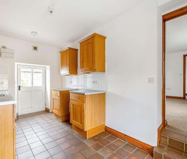 A charming one-bedroom end-of-terrace cottage situated in the heart... - Photo 3
