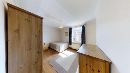 3 bedroom end of terrace house to rent - Photo 3