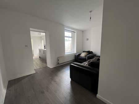 5 Bed Detached House, Poplar Place, BS16 - Photo 2