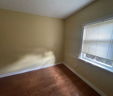 Large Upper Home - Photo 3