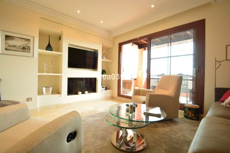 Penthouse in Benahavís - Photo 2