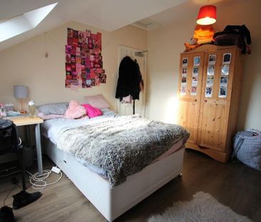 4 bedroom flat to rent - Photo 2