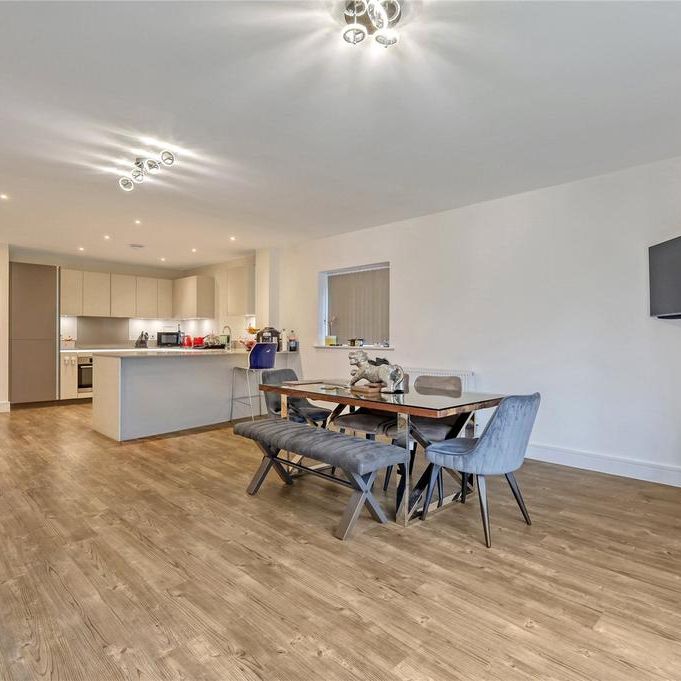 5 bedroom detached house to rent - Photo 1