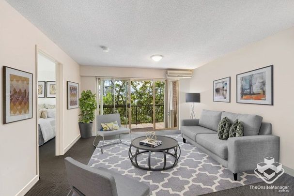 Spacious Apartment - Conveniently Located - Photo 1