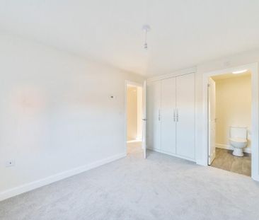 4 bedroom detached house to rent - Photo 5