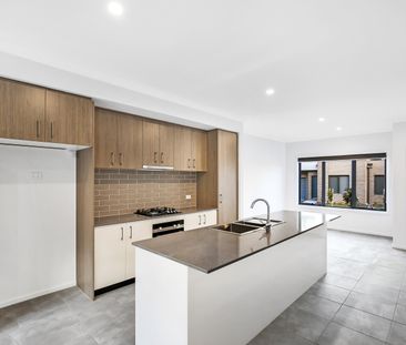 6 Cumin Way, Cranbourne East VIC 3977 - Townhouse For Rent | Domain - Photo 1