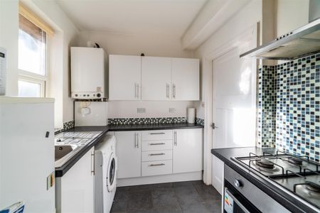 2 bed flat to rent in Benfield Road, Newcastle Upon Tyne, NE6 - Photo 3