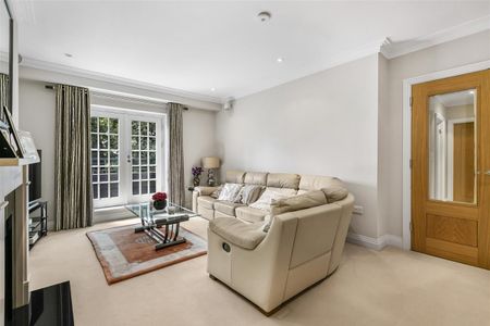 Wall Hall Drive, Aldenham - Photo 2