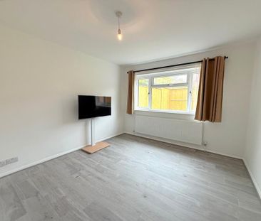 4 bedroom semi-detached bungalow to rent - Photo 4