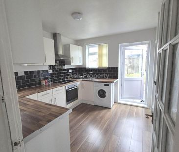 3 bedroom semi-detached house to rent - Photo 6