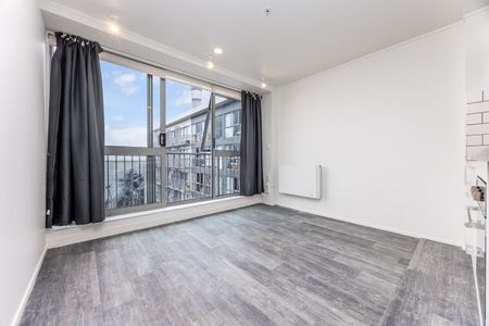 City Living with Harbour Views - Photo 5