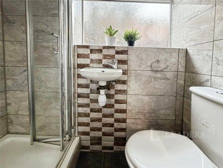 1 bedroom in a house share to rent - Photo 2