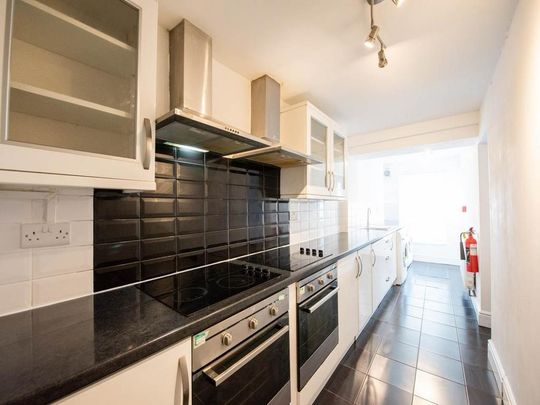 5 bedroom house to rent - Photo 1