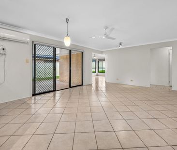SITTING PRETTY IN EAST MAITLAND! - Photo 1