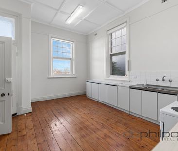 UNIQUE THREE BEDROOM HOME - Photo 5