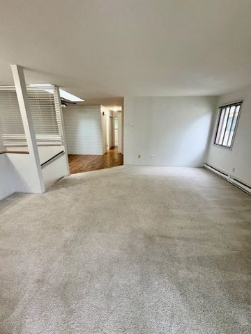 Lovely Unit – Convenient Location! - Photo 5