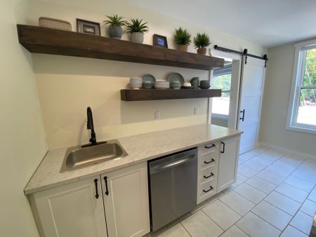 For Lease - 221 Colborne Street Unit# 3, Central Elgin, Ontario - Photo 3