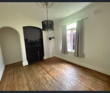 Charming 1-Bedroom Bed Sitter - Photo 3