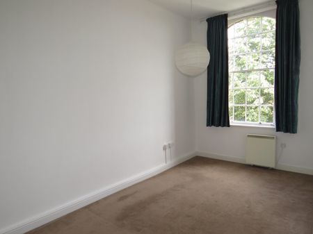 Apartment 113 Highcroft Hall - Photo 2