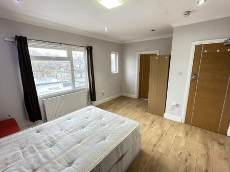 1 bedroom in a house share to rent - Photo 2