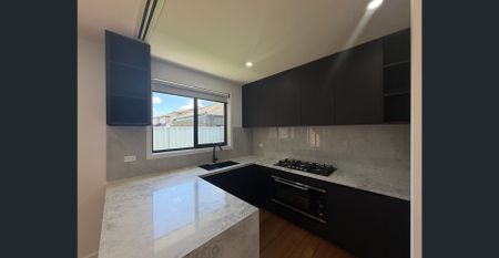 Charming Low-Maintenance Unit in a Quiet Location - Photo 4