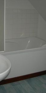 Appartement F3 situé au 2ème étage - Photo 3