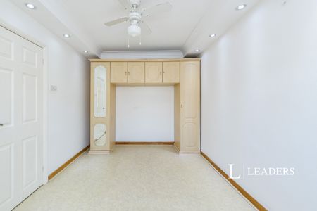 5 bedroom bungalow to rent Milton Road, CR3 - Photo 4