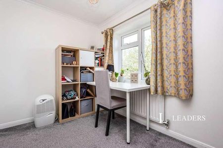 Deerbarn Road, Guildford, GU2 - Photo 5