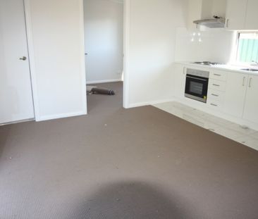 Spacious & Stunning 2 Bedroom Granny - Photo 3