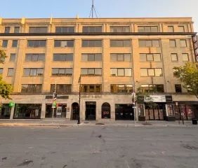 1 room apartment of 58m² in Montreal - Photo 2
