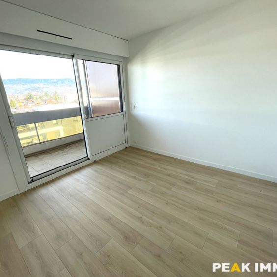 Magnifique T5 duplex rénové avec terrasse, balcon, garage et - Photo 1