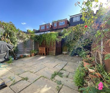 3 bedroom terraced house to rent - Photo 6