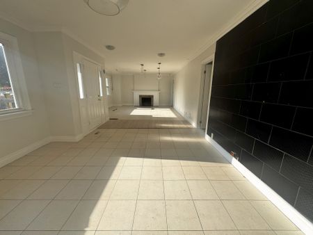 For Lease - 9961 Yonge Street, Richmond Hill, Ontario - Photo 2