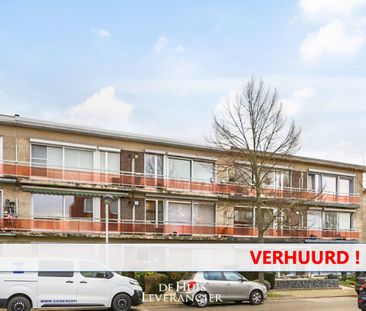 Volledig, stijlvol gerenoveerd 2-slpk appartement te huur in de Buizegemwijk te Edegem ! - Photo 1