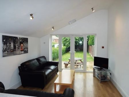 6 bed semi-detached house to rent, B29 - Photo 4