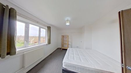 3 bedroom apartment to rent - Photo 4