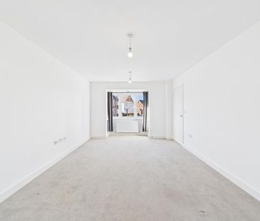 De Lisle Bush Way, Great Oldbury, Stonehouse - Photo 1