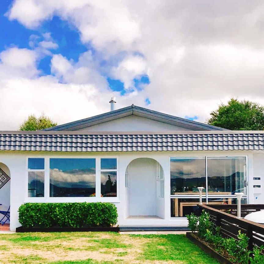 Fully Furnished Three Bedroom Home - Photo 1