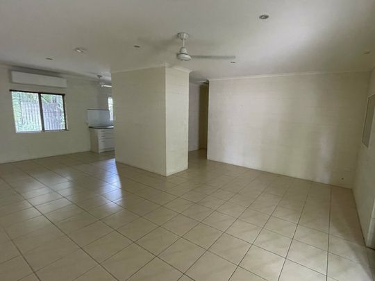 2/4 Seabrook Avenue, Port Douglas QLD - Photo 1