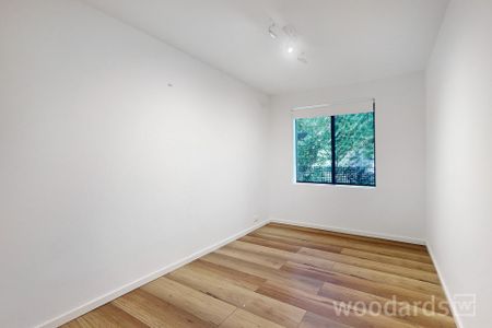 Recently Renovated 2-Bedroom Apartment - Photo 2