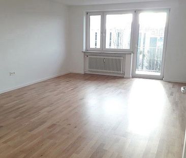 Einziehen und Wohlfühlen! Renovierte, einladende 3-Zimmer Wohnung mit zwei Balkonen - Foto 2