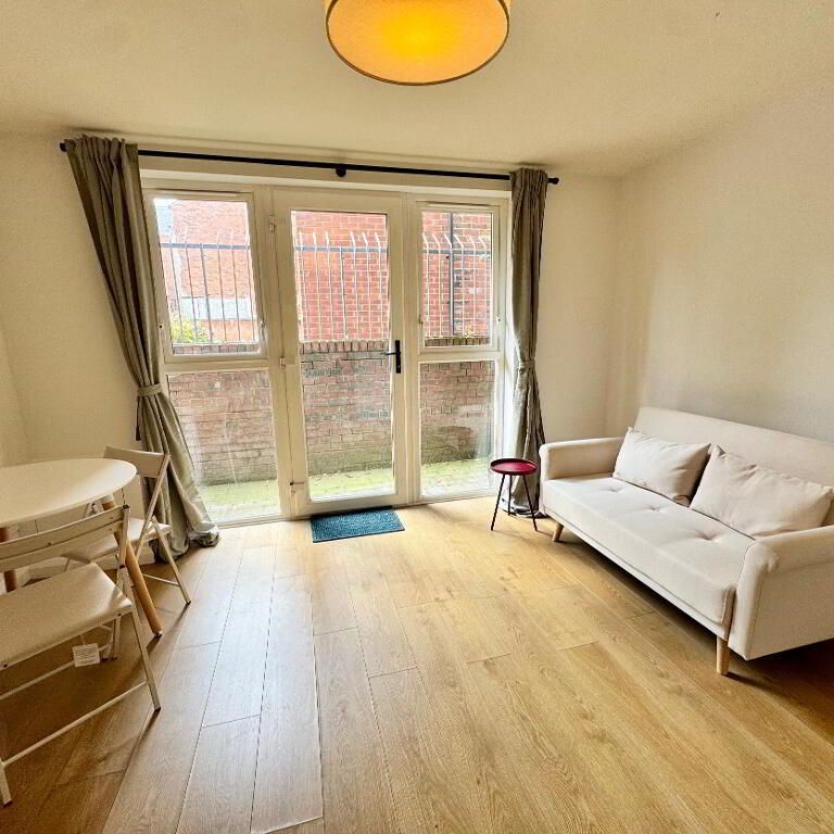 Flat 2, 97 Eglantine Avenue, Belfast, BT9 6EX - Photo 1